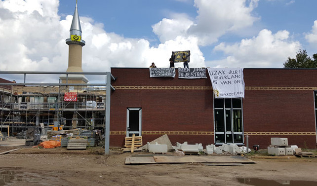 Hollanda'da inşası süren camiye İslamofobik saldırı