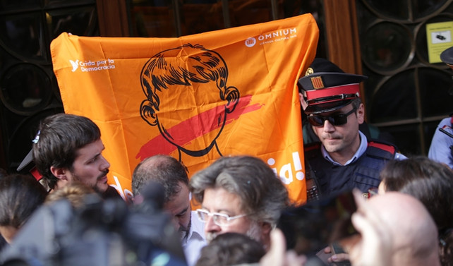 İspanyol jandarması Katalonya'da operasyon başlattı