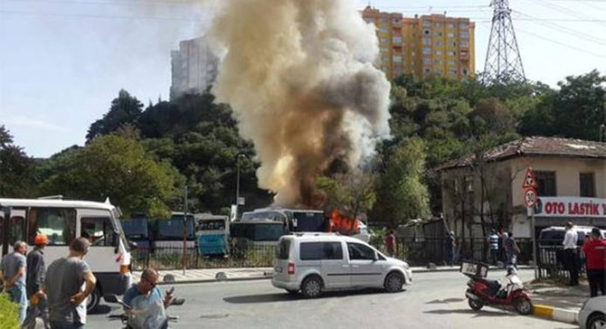 Sarıyer'de park halindeki 5 araç yandı