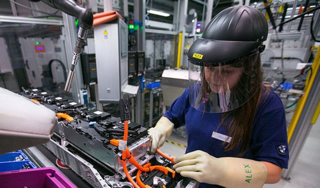 Euro Bölgesi imalat PMI beklentileri aştı