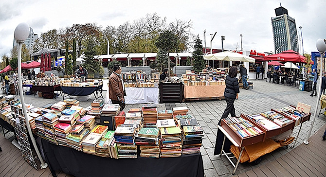 Beyoğlu, yine sahaf kokuyor…
