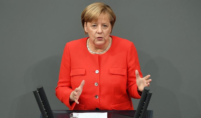 Merkel koalisyon için ilk hamleyi yapıyor