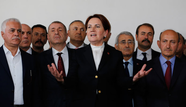 Akşener, genel merkez olarak planlanan binayı gezdi