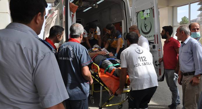 Tarım işçilerini taşıyan minibüs devrildi: 1 ölü, 14 yaralı