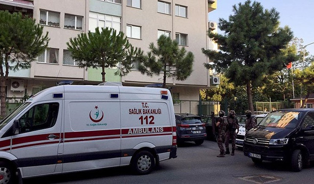 Ataköy'de binadan parka ateş açıldı: 2 yaralı