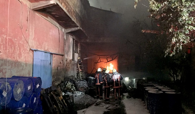 Arnavutköy'de fabrika yangını