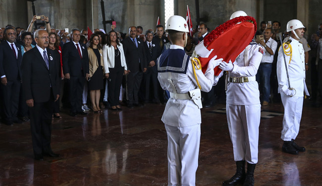 Kılıçdaroğlu, Anıtkabir'i ziyaret etti