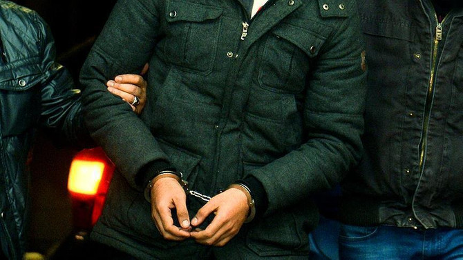 Bir astsubay ve subay teslim oldu