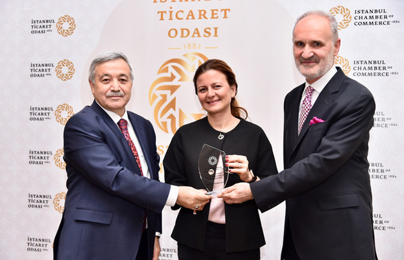 İTO, Ebru Şapoğlu'na plaket verdi