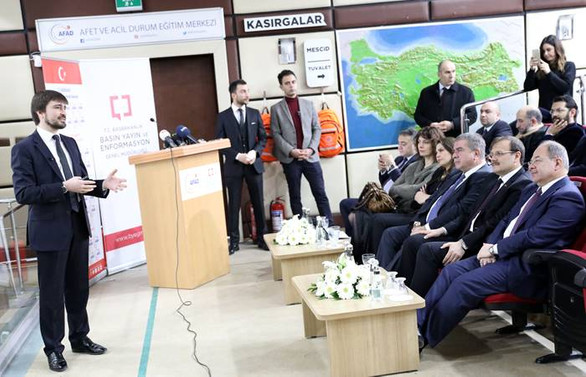 Bakanlar 7,2'lik deprem anını yaşadı