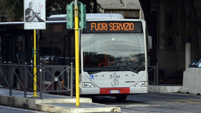 Roma'da toplu taşıma çalışanları greve gitti