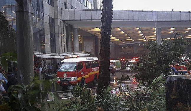 Cakarta'da borsa binasında tavan çöktü