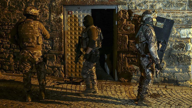 İstanbul'da eş zamanlı uyuşturucu operasyonu