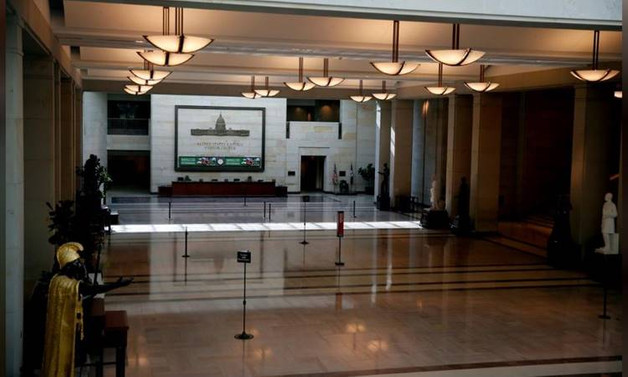 ABD'de federal hükümet haftaya kapalı başladı