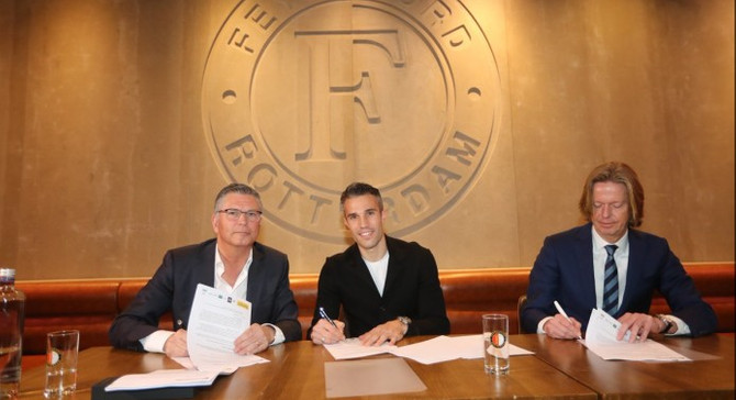 Van Persie resmen Feyenoord'da