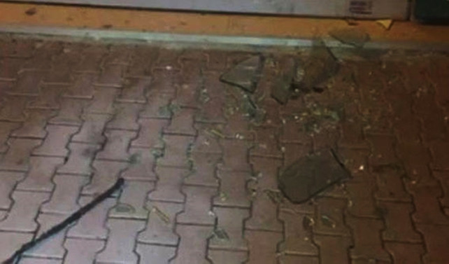 Adana'da nöbetçi eczaneye EYP'li saldırı