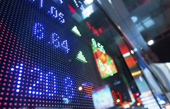 Borsa rekor kırdı, dolar yükseliyor