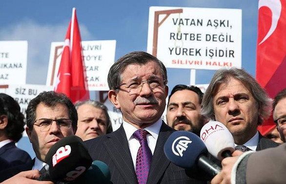 Davutoğlu: Afrin'de omuz omuza vermeliyiz