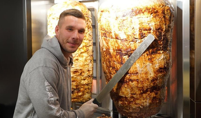 Podolski Köln'de dönerci açtı