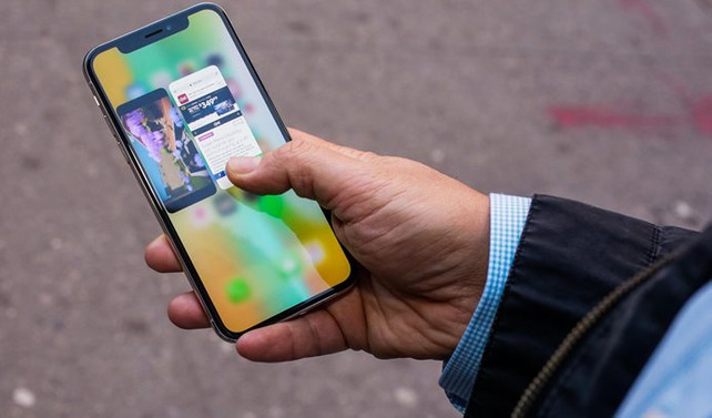 Hissedarlarından Apple'a bağımlılık uyarısı