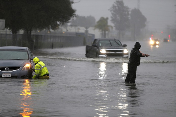 California'da sel: 5 ölü