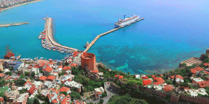 Sezon uzadı, turizmcinin yüzü güldü