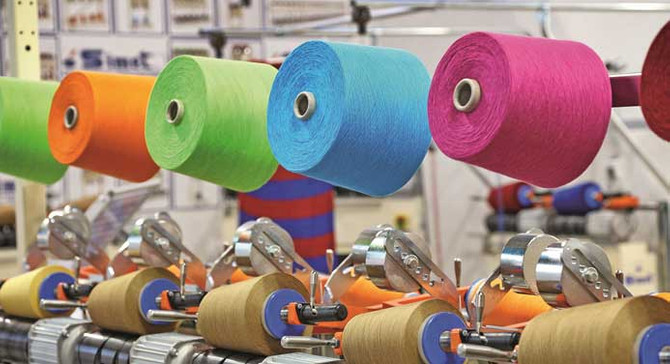 Kurdaki dalgalanma tekstilde 'ip'leri gerdi