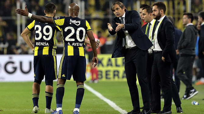 Fenerbahçe'de Cocu görevden alındı