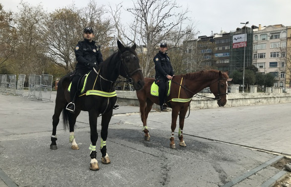 Taksim'de atlı polisler göreve başladı