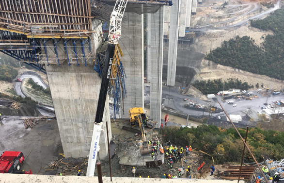 Viyadük çalışmaları sırasında beton blok düştü