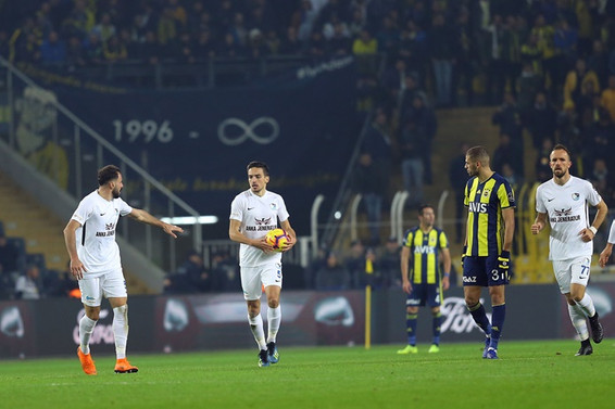 Fenerbahçe galibiyeti son anda kaçırdı