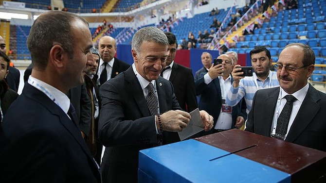 Trabzonspor'da Ağaoğlu yeniden başkan
