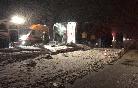 Ankara ve Kırşehir'de otobüs kazaları: 3 ölü, 55 yaralı