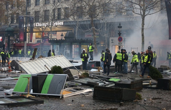 Paris'te gösteriler öncesi 32 gözaltı