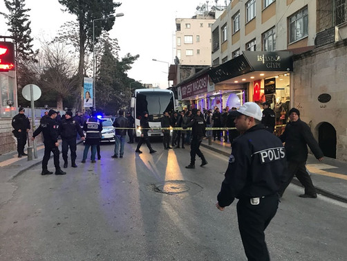 Kilis'e atılan roket lokantaya düştü, yaralılar var