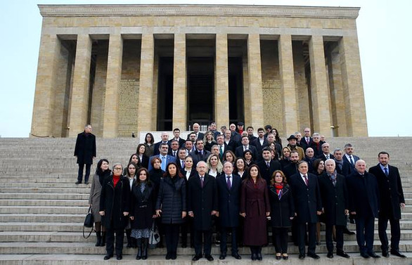 Kılıçdaroğlu, PM üyeleri ile Anıtkabir'i ziyaret etti
