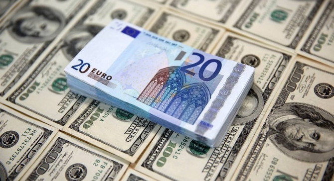 Euro rekor tazeledi, dolar yatay