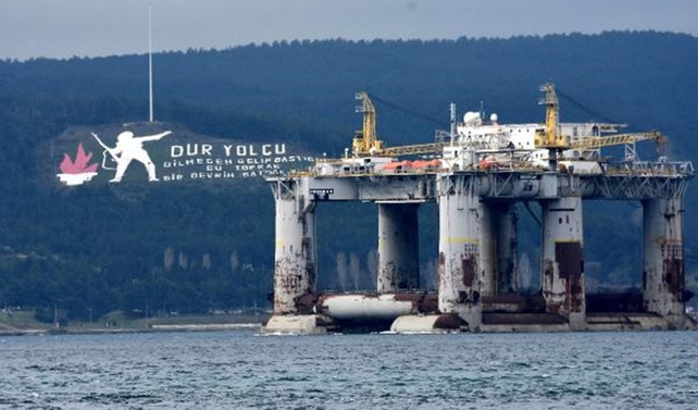 Dev platform, Çanakkale Boğazı'nı kapattı