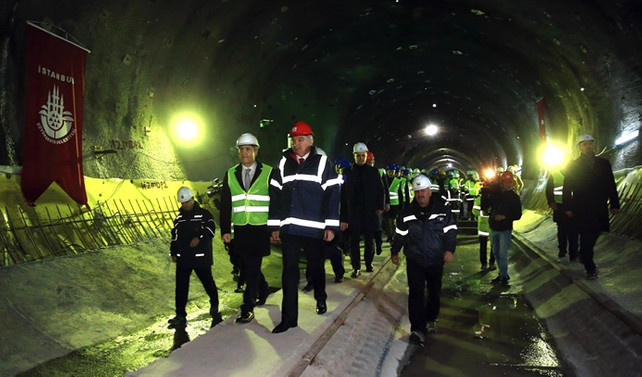 İkinci sürücüsüz metronun tünelleri birleşti
