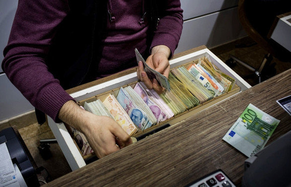 Her 5 döviz bürosundan 4'ü kaçak