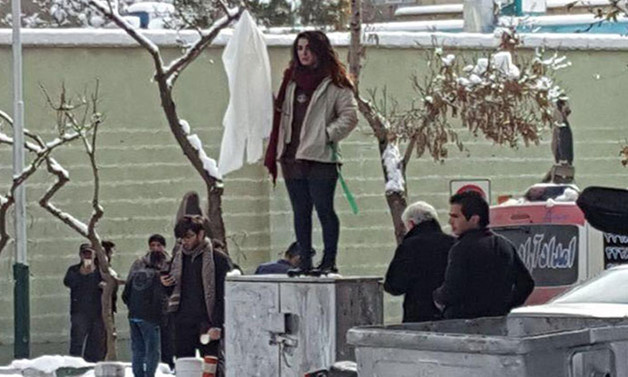 İran'da başörtüsünü protesto eden 29 kadın tutuklandı