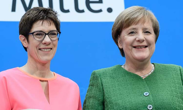 Merkel'in partisine taze kan