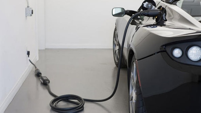 Elektrikli araçlar Avrupa'da petrol tüketimini azaltıyor