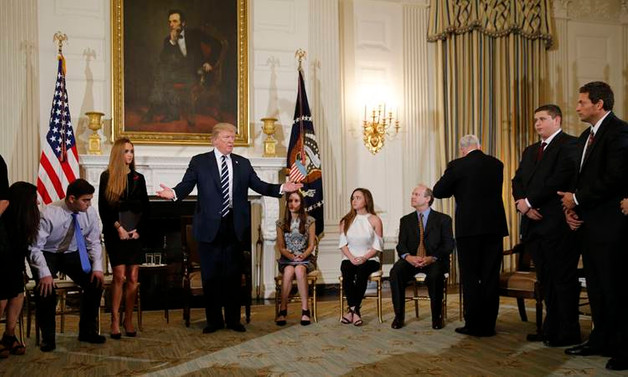 Trump'tan 'öğretmenleri silahlandırma' teklifi