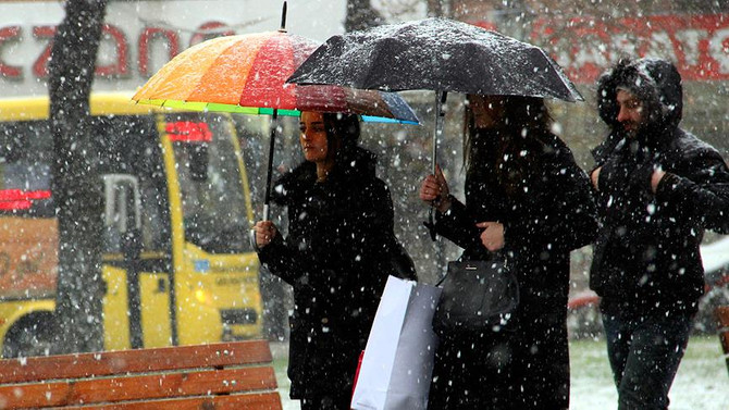 İstanbul'da beklenen kar yağışı başladı