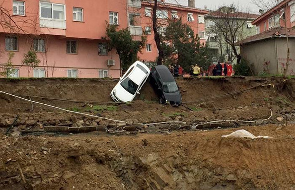 Kadıköy'de toprak kayması