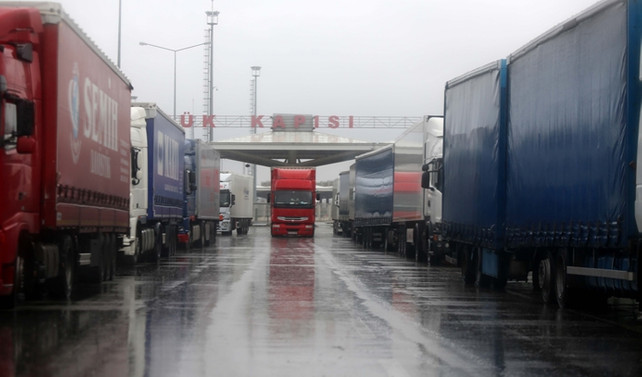 Kapıkule'de 6 kilometre TIR kuyruğu