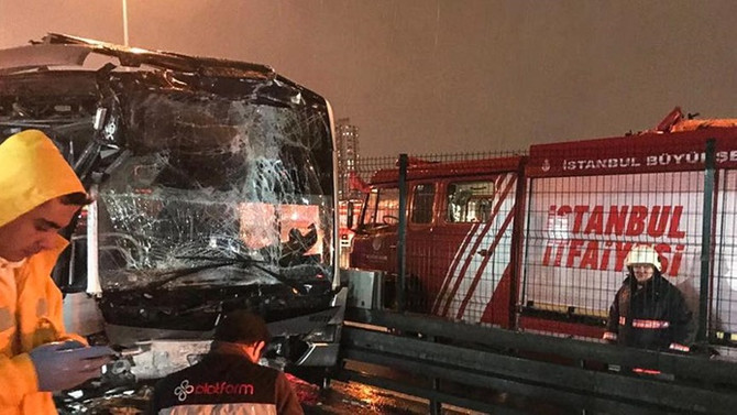 Haramidere'de metrobüs kazası: 22 yaralı