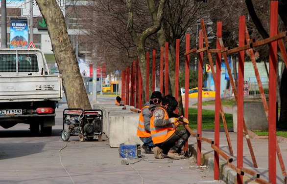 Maçka Parkı'nın bir bölümü kapatıldı, ağaçlar taşınıyor