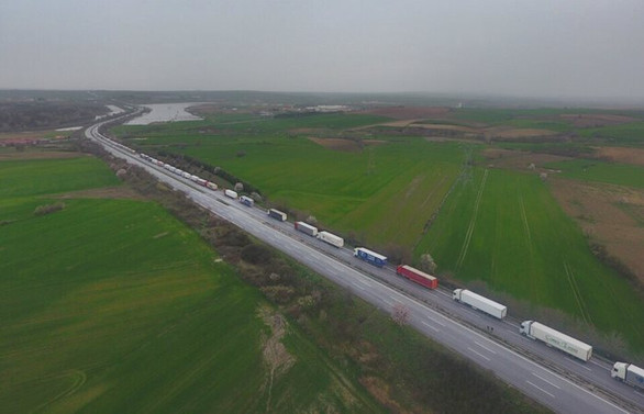 Sınırda 21 kilometre TIR kuyruğu